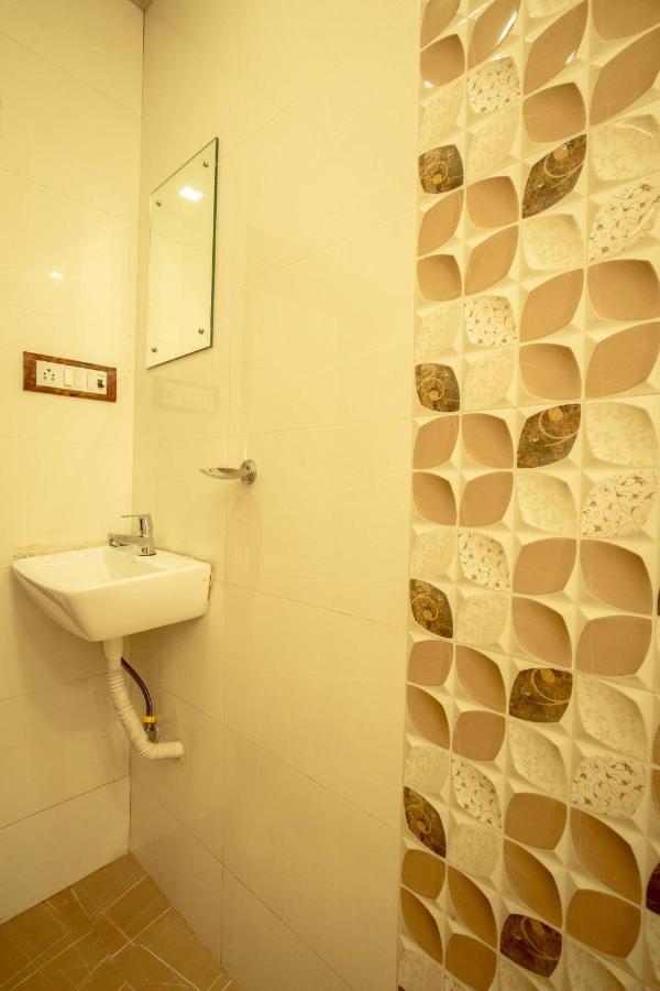 Hotel Apsara- Near J J Hospital Mumbai Dış mekan fotoğraf